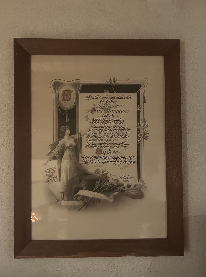 Gerahmter historischer Meisterbrief des Betriebs